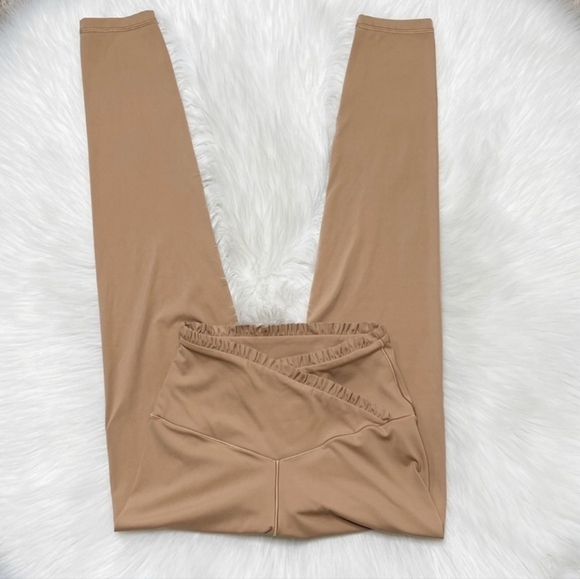 OFFLINE By Aerie Real Me Xtra 7/8 Legging Tan Hi-Rise Ruffle Crossover Design M - Picture 1 of 6